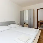 Celenca 3*