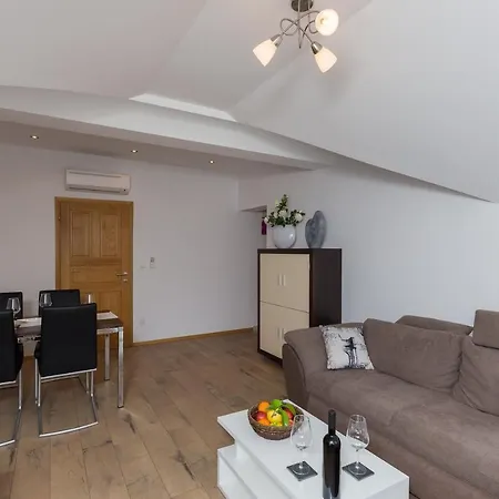 Celenca Πανσιόν