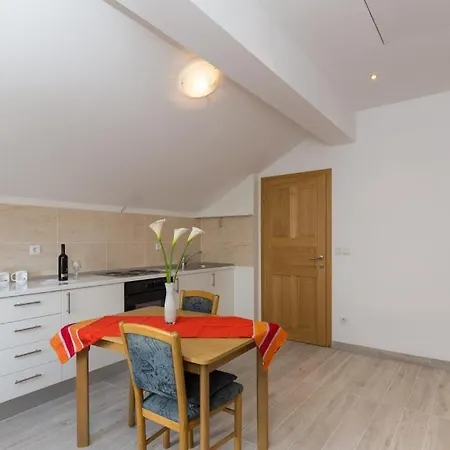 Πανσιόν Celenca 3*